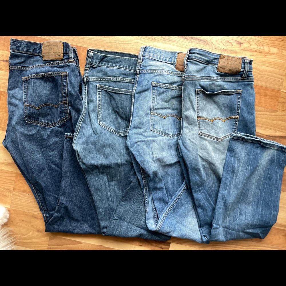 5 Pairs of Mens American Eagle jeans